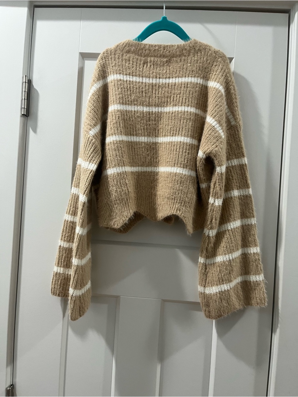 Gianni Bini GB Girls Oversize Crop Striped Sweater Camel White Girls Medium - Picture 2 of 9